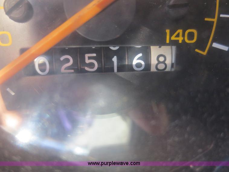 image for item D2183 1988 GMC Vandura G3500 box truck