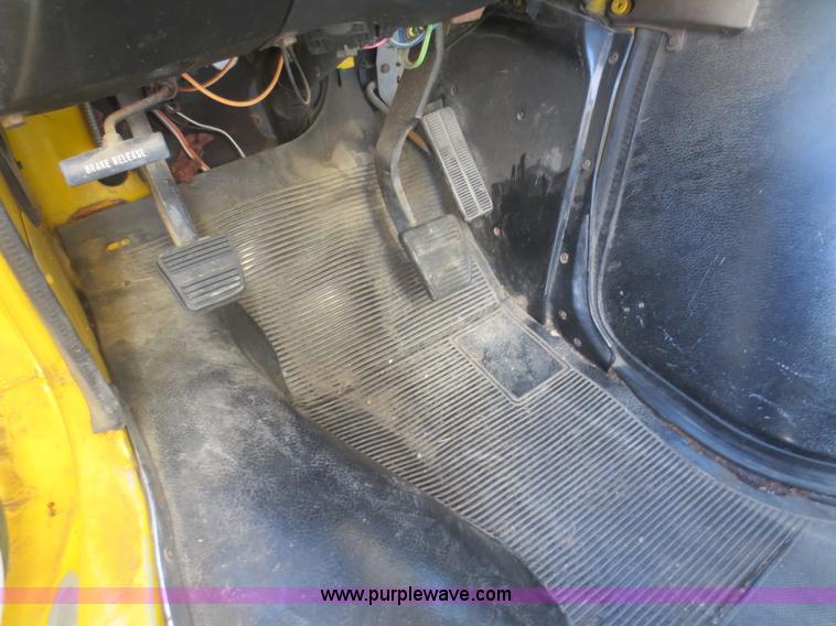 image for item D2183 1988 GMC Vandura G3500 box truck