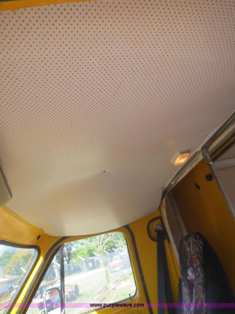 image for item D2183 1988 GMC Vandura G3500 box truck