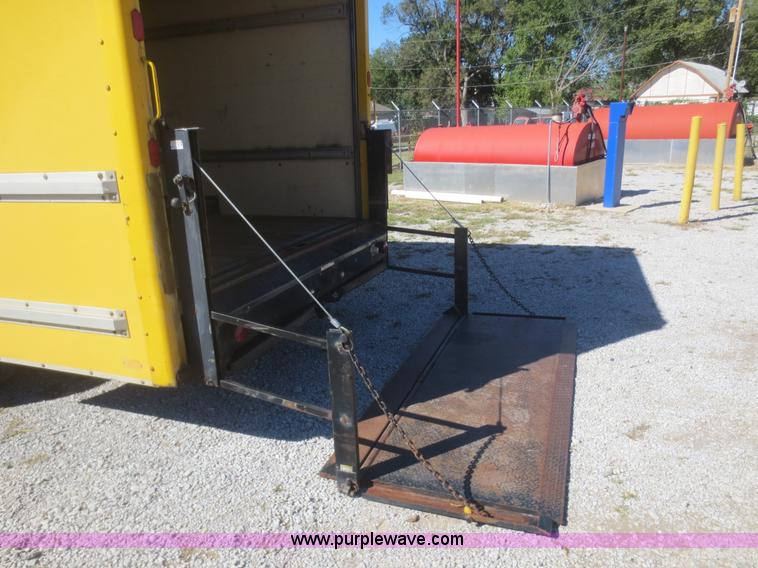 image for item D2183 1988 GMC Vandura G3500 box truck