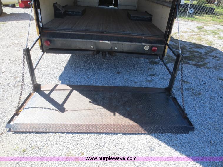 image for item D2183 1988 GMC Vandura G3500 box truck