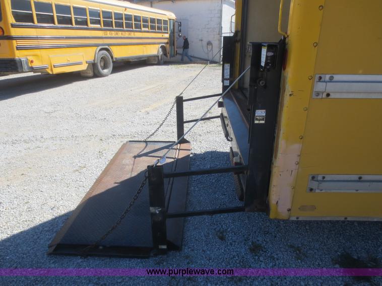 image for item D2183 1988 GMC Vandura G3500 box truck