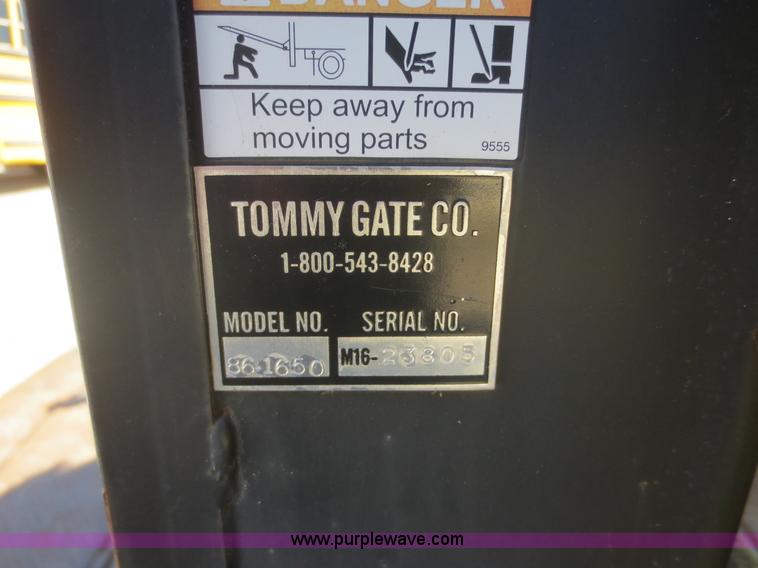 image for item D2183 1988 GMC Vandura G3500 box truck