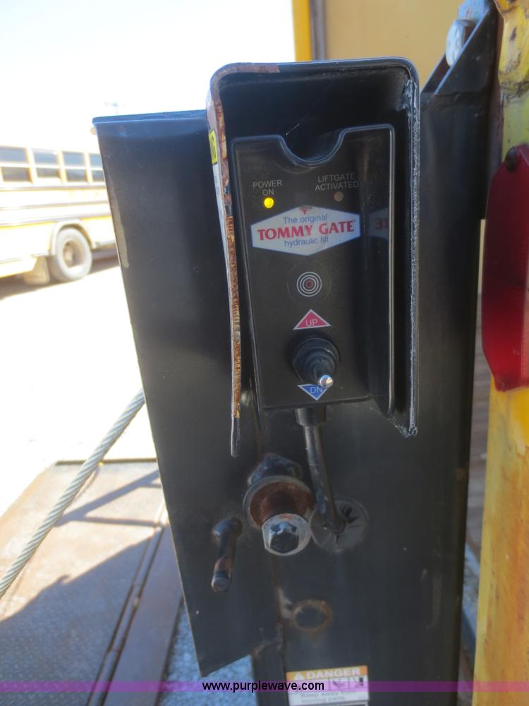 image for item D2183 1988 GMC Vandura G3500 box truck