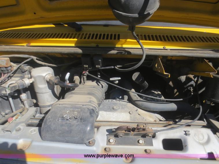 image for item D2183 1988 GMC Vandura G3500 box truck