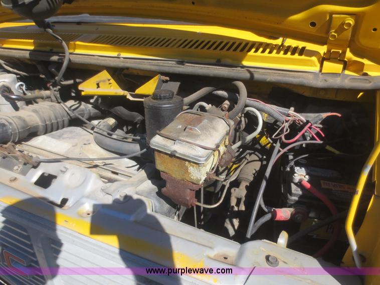 image for item D2183 1988 GMC Vandura G3500 box truck