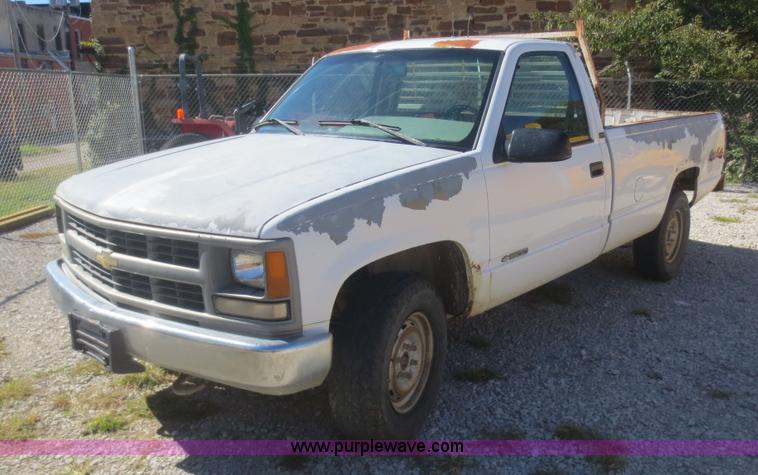 image for item D2184 1995 Chevrolet 1500 pickup truck