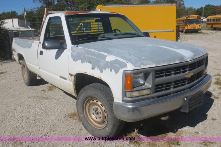 image for item D2184 1995 Chevrolet 1500 pickup truck