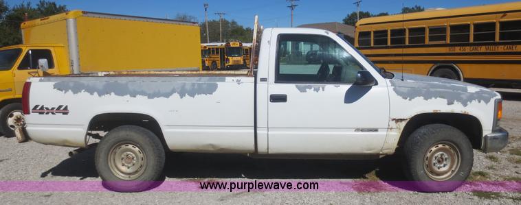image for item D2184 1995 Chevrolet 1500 pickup truck
