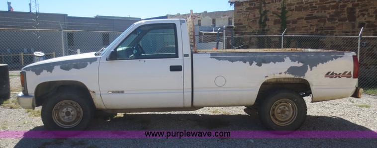 image for item D2184 1995 Chevrolet 1500 pickup truck