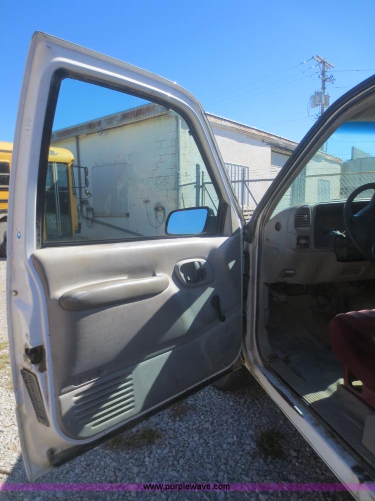 image for item D2184 1995 Chevrolet 1500 pickup truck