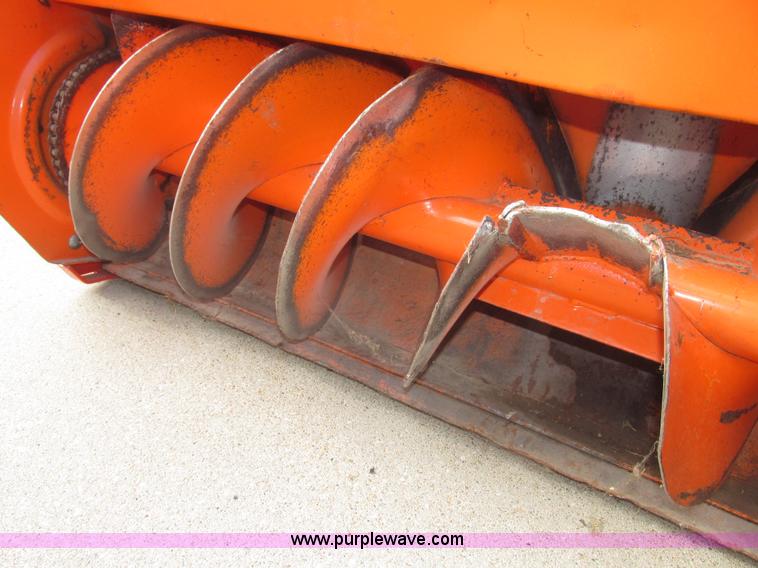 image for item G9922 Kubota B748B snow blower