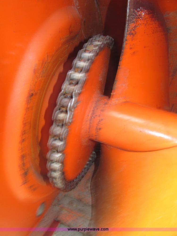 image for item G9922 Kubota B748B snow blower