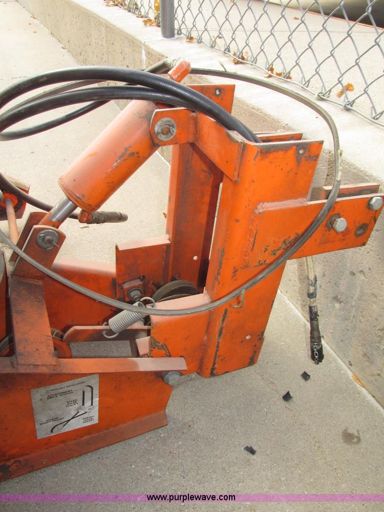 image for item G9922 Kubota B748B snow blower