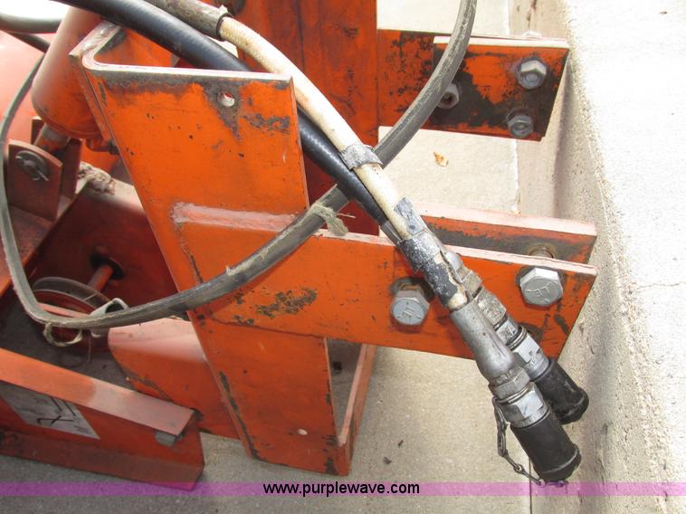 image for item G9922 Kubota B748B snow blower