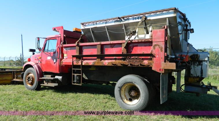 image for item H2384 1996 International 4700 dump truck