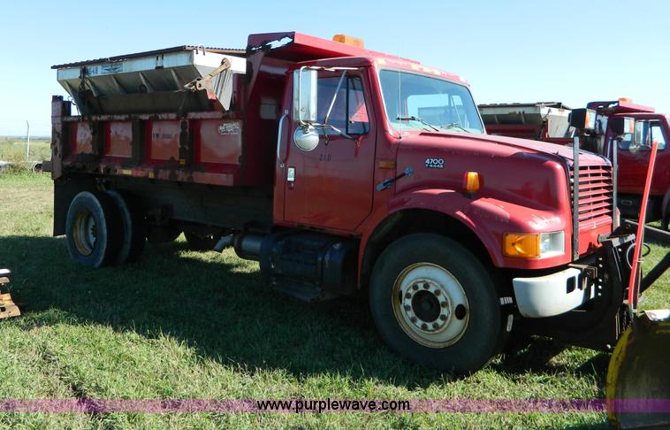 image for item H2384 1996 International 4700 dump truck
