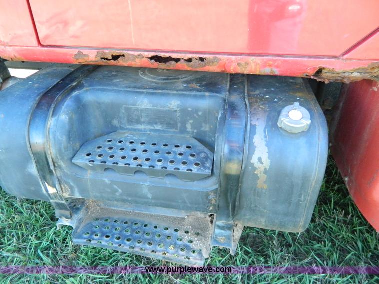 image for item H2384 1996 International 4700 dump truck