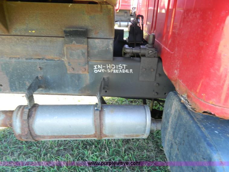 image for item H2384 1996 International 4700 dump truck