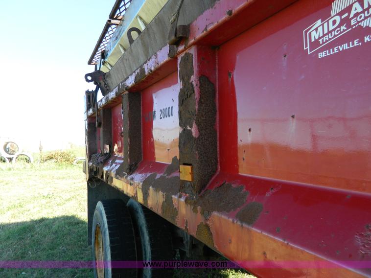 image for item H2384 1996 International 4700 dump truck