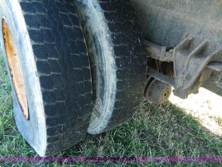 image for item H2384 1996 International 4700 dump truck