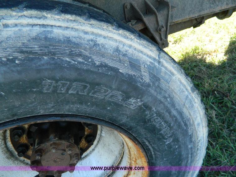 image for item H2384 1996 International 4700 dump truck