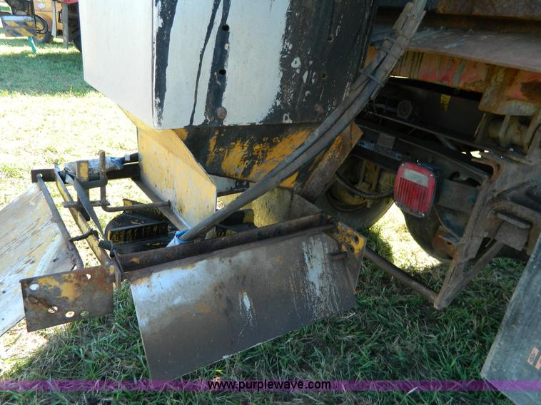 image for item H2384 1996 International 4700 dump truck