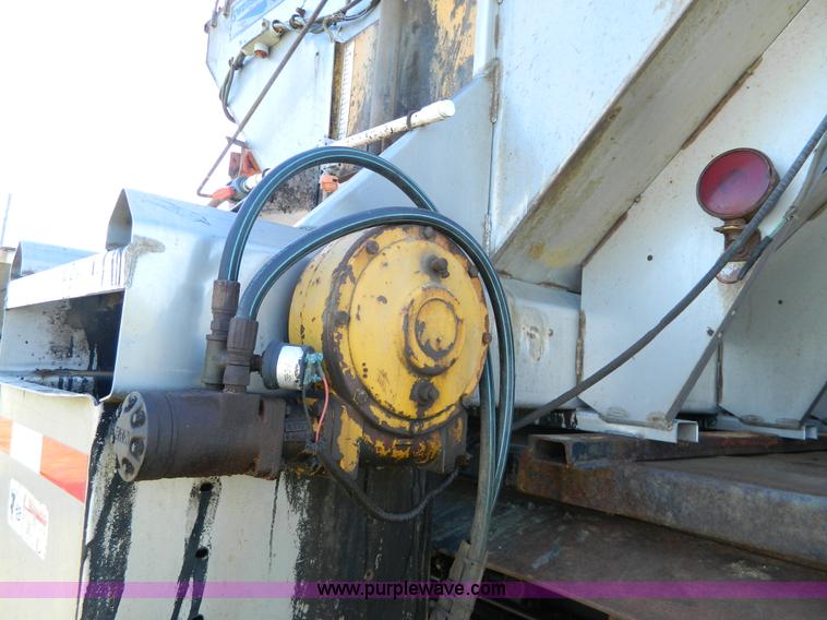 image for item H2384 1996 International 4700 dump truck