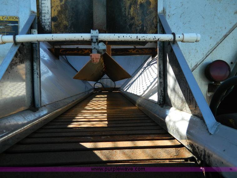 image for item H2384 1996 International 4700 dump truck