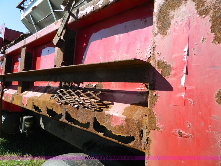 image for item H2384 1996 International 4700 dump truck