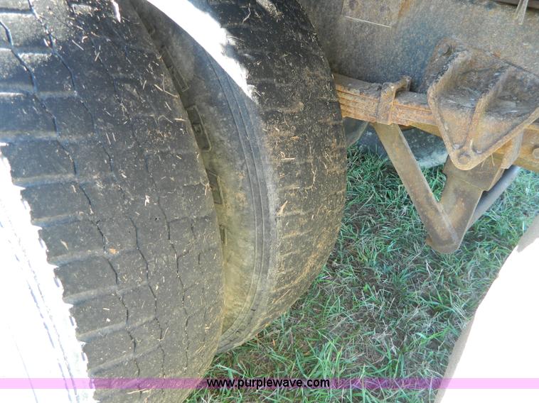 image for item H2384 1996 International 4700 dump truck