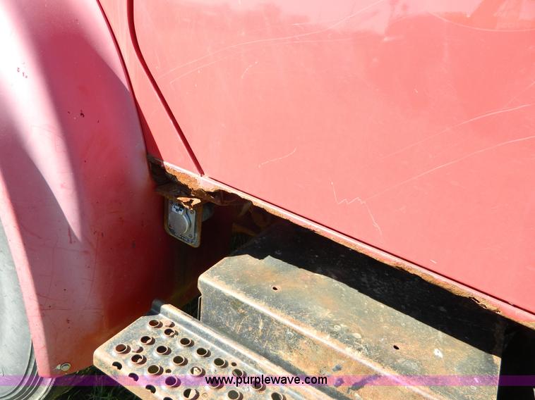 image for item H2384 1996 International 4700 dump truck