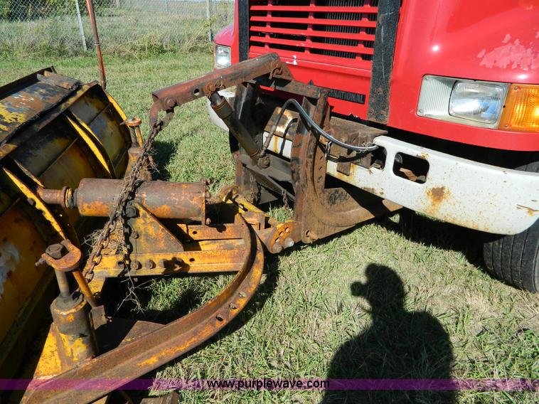 image for item H2384 1996 International 4700 dump truck