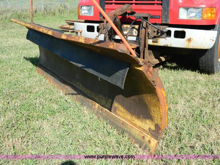 image for item H2384 1996 International 4700 dump truck