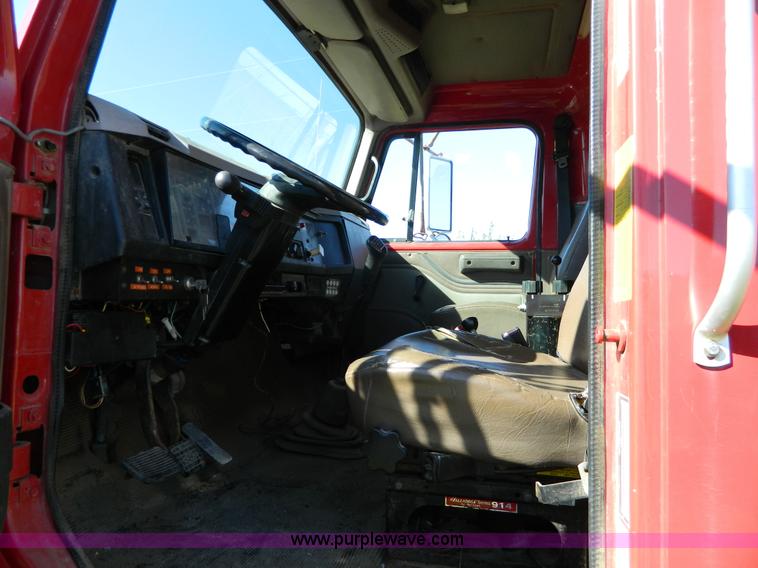 image for item H2384 1996 International 4700 dump truck