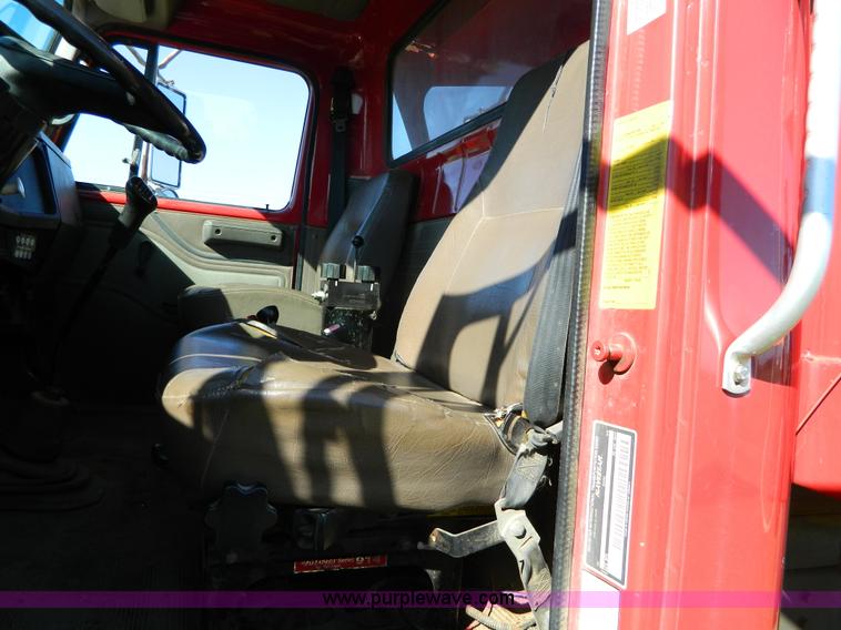 image for item H2384 1996 International 4700 dump truck