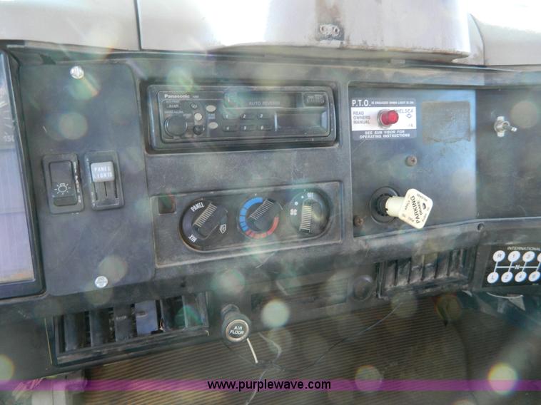 image for item H2384 1996 International 4700 dump truck