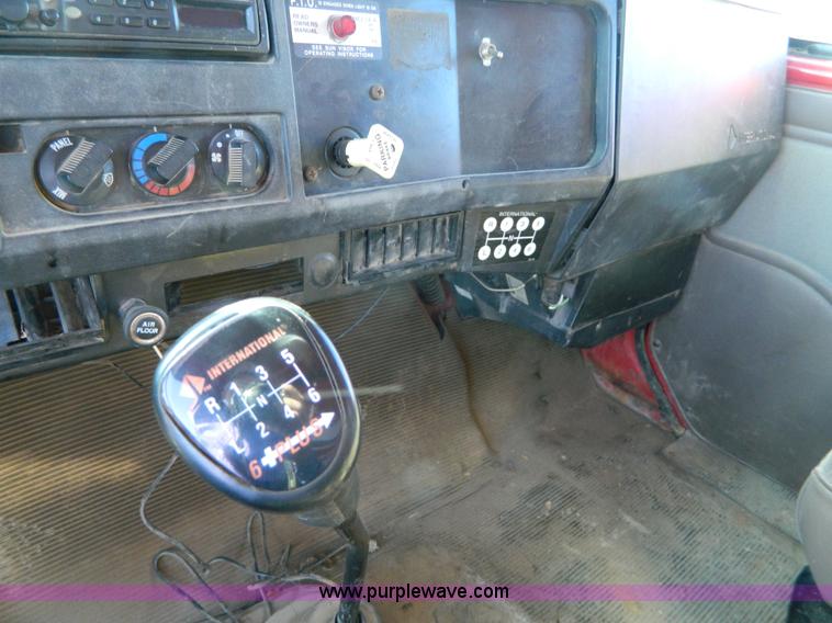 image for item H2384 1996 International 4700 dump truck