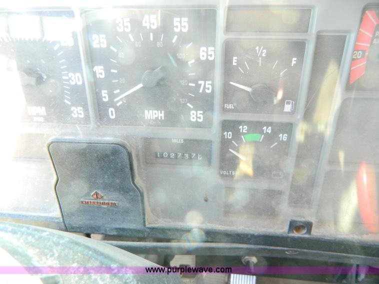 image for item H2384 1996 International 4700 dump truck