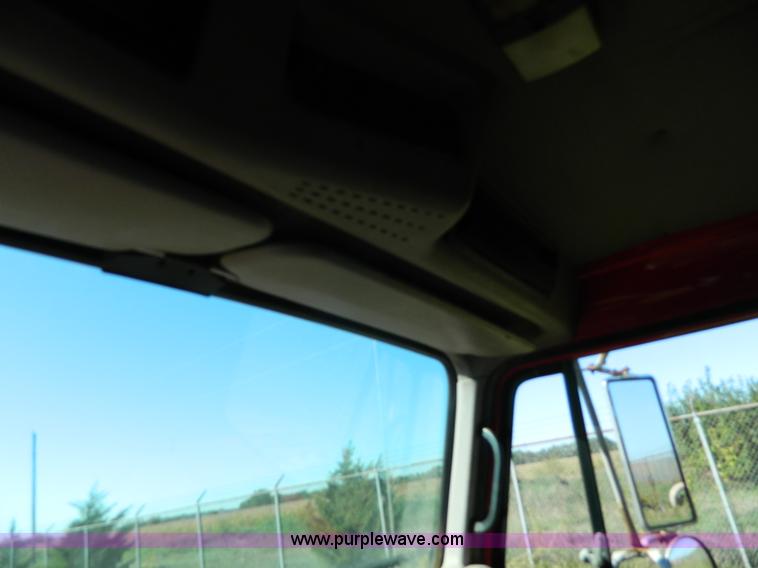 image for item H2384 1996 International 4700 dump truck