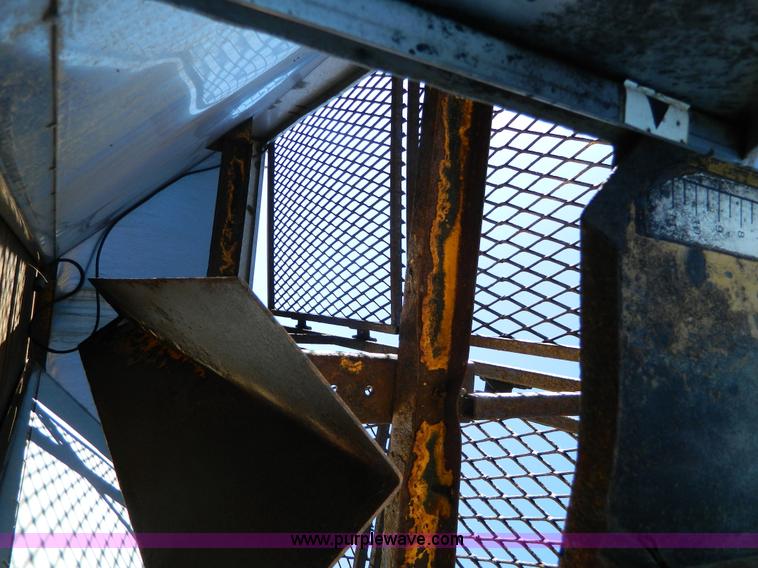 image for item H2384 1996 International 4700 dump truck