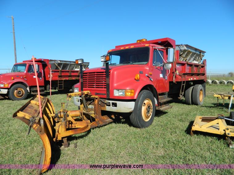 image for item H2385 1996 International 4700 dump truck
