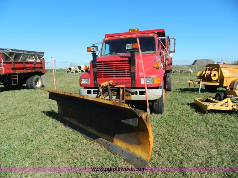 image for item H2385 1996 International 4700 dump truck