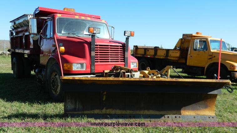 image for item H2385 1996 International 4700 dump truck