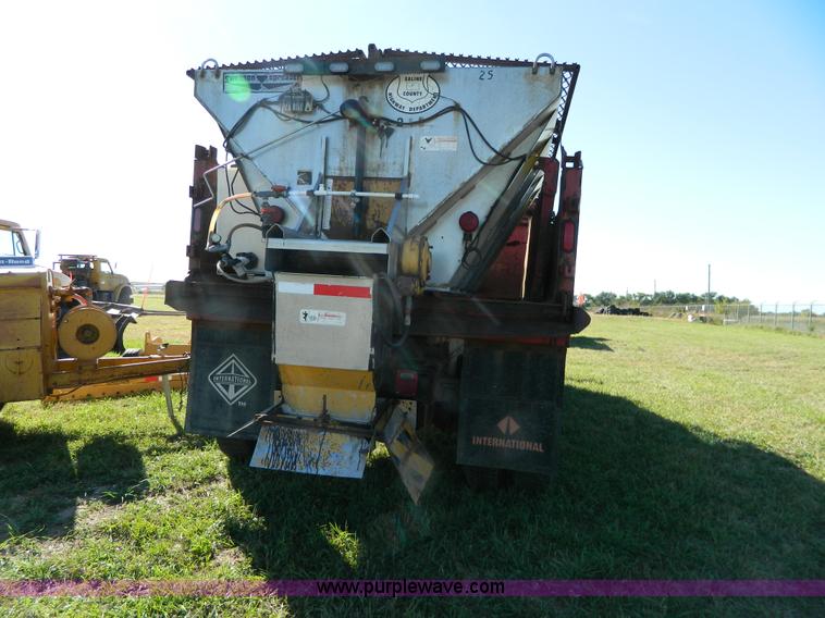 image for item H2385 1996 International 4700 dump truck