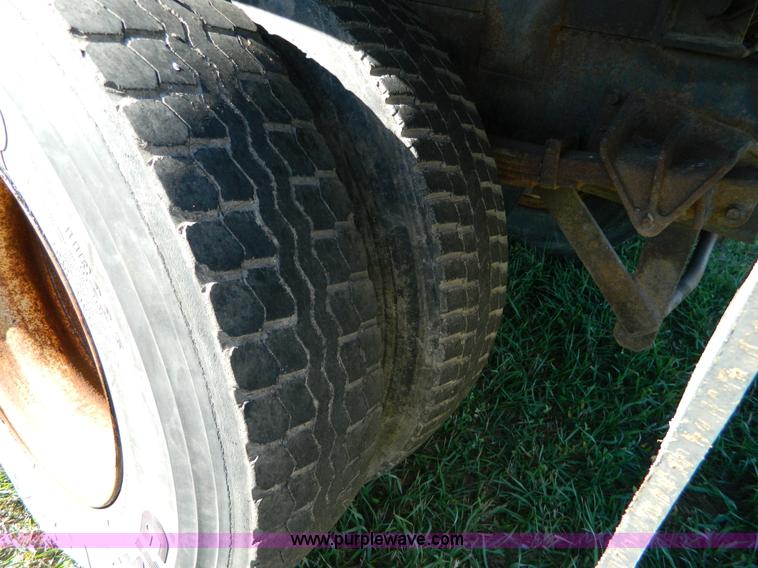 image for item H2385 1996 International 4700 dump truck