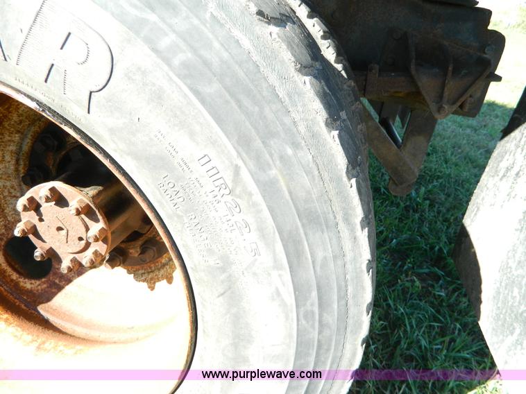 image for item H2385 1996 International 4700 dump truck