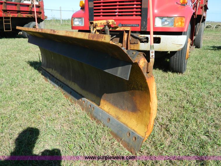 image for item H2385 1996 International 4700 dump truck