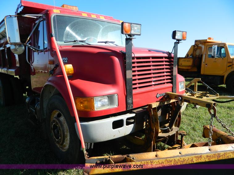 image for item H2385 1996 International 4700 dump truck