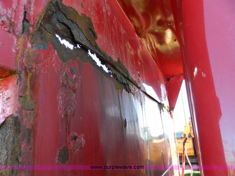 image for item H2385 1996 International 4700 dump truck